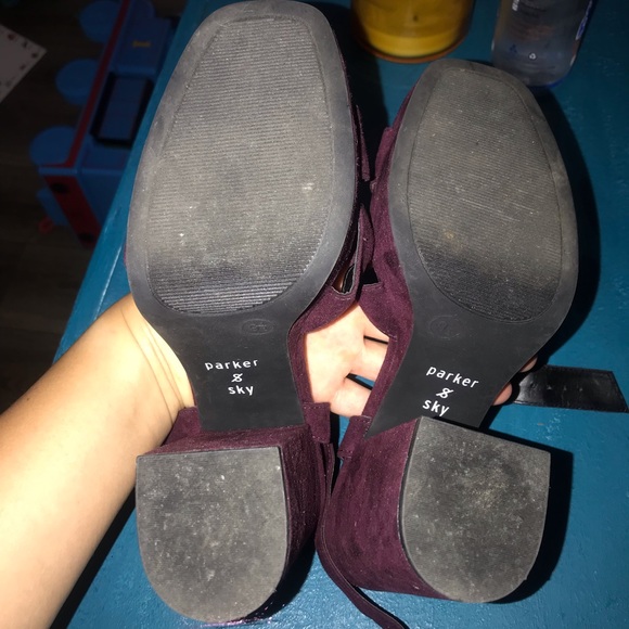 *SOLD* Maroon chunky platform heels - Picture 4 of 4